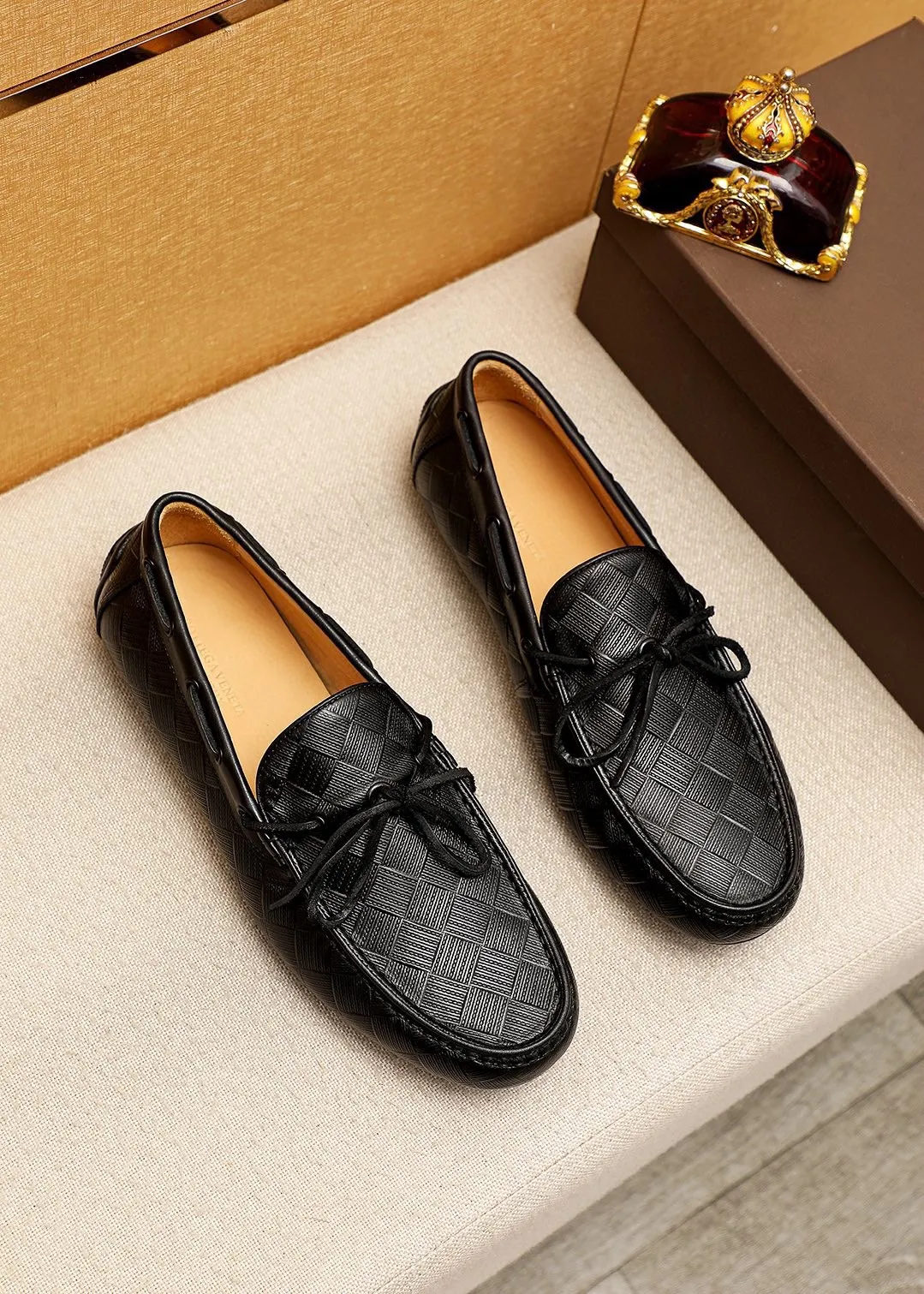 Men's Men's Shoes 💰: 420 💐BV Men's Slip-on Shoes® [BOTTEGA VENETA] Official website counter new model, one-to-one mold opening ⚠Italian calfskin embossed ➕Cow 🐂 leather lining. Driving slip-ons, available at counters, sizes 39-44 (38.45🉑️customized)